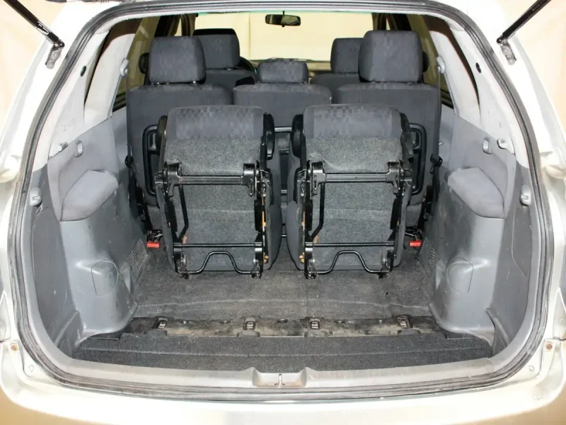 Toyota Avensis Verso 2003 салон