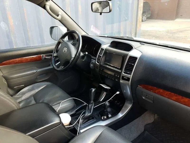 Toyota Land Cruiser Prado 120 2008 салон