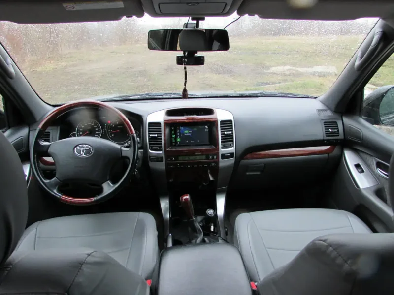 Toyota Land Cruiser Prado 120 2008 салон