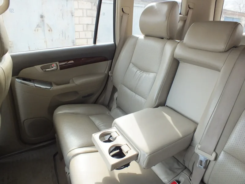 Toyota Land Cruiser Prado салон сзади