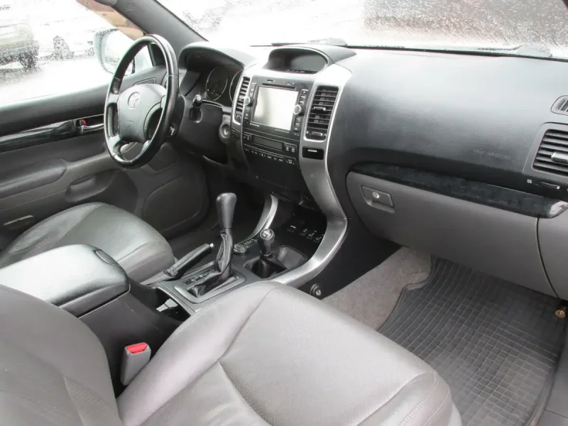 Toyota Land Cruiser 120 салон