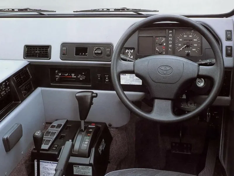 Toyota Mega Cruiser салон