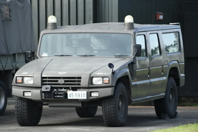 Toyota Mega Cruiser и Хаммер