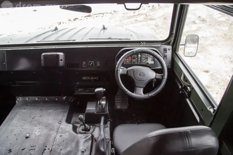 Toyota Mega Cruiser салон