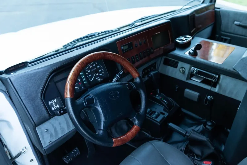 Toyota Mega Cruiser салон