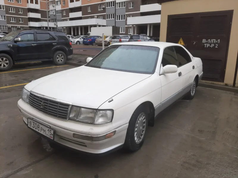 Toyota Crown 141