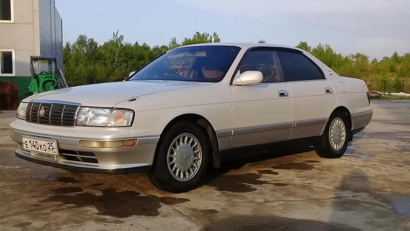 Toyota Crown 140
