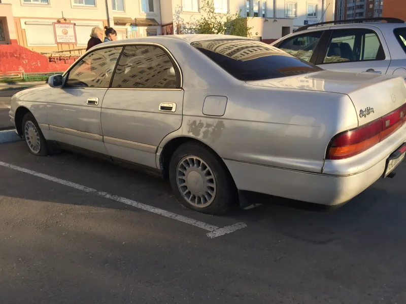 Toyota Crown s140 Royal Saloon