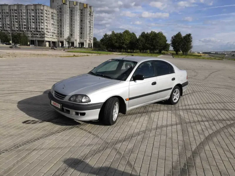 Тойота Авенсис 1999