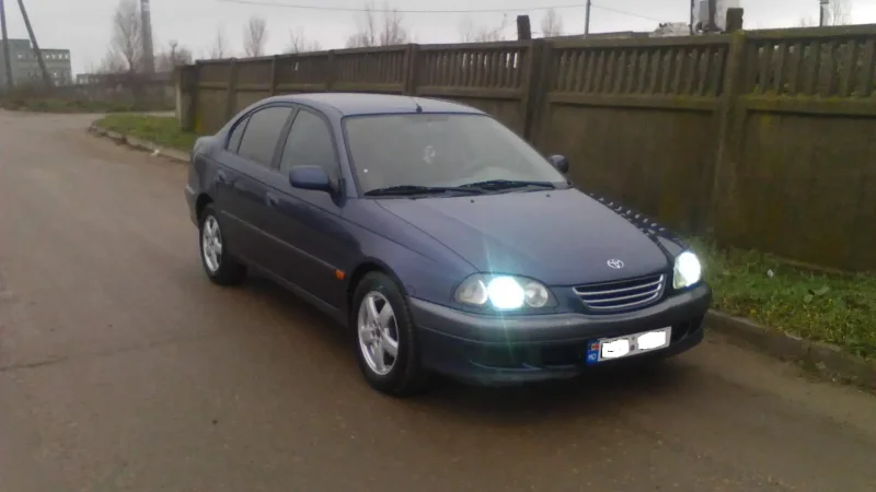 Тойота Авенсис 1999