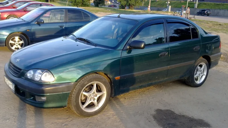 Тойота Авенсис 1999