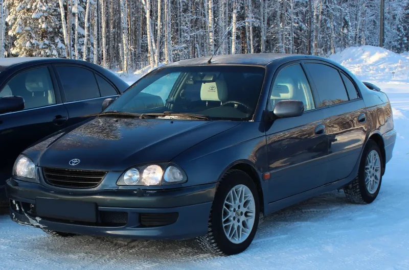 Тойота Авенсис 1999 седан