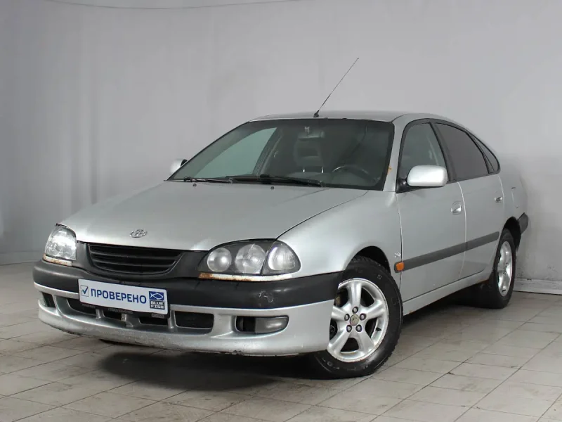 Тойота Авенсис 1999 седан