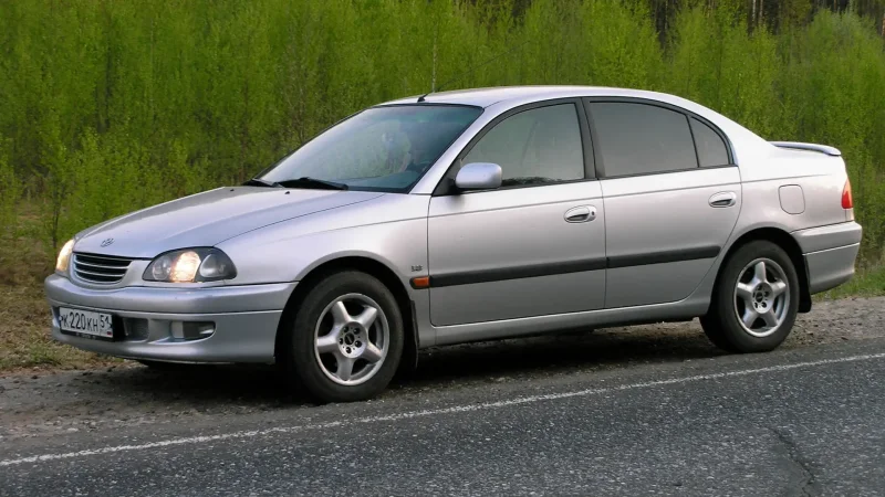 Тойота Авенсис 1999г