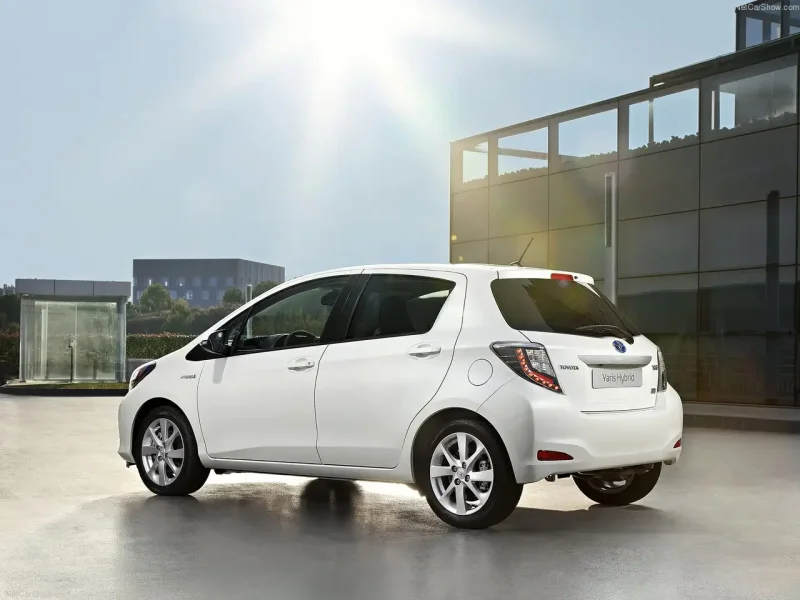 Гибридный Toyota Yaris