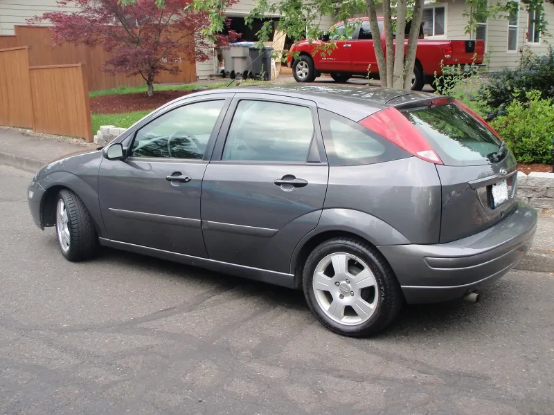 Ford Focus 2004 хэтчбек