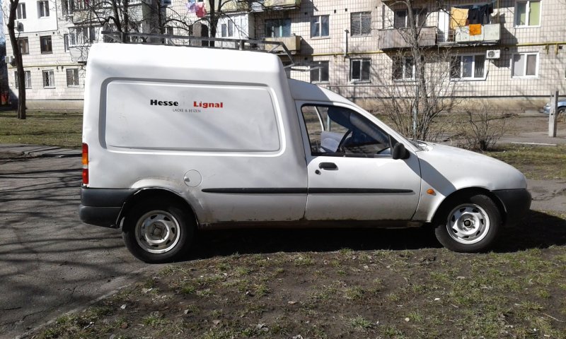 Ford Courier 1.8 л. 2000