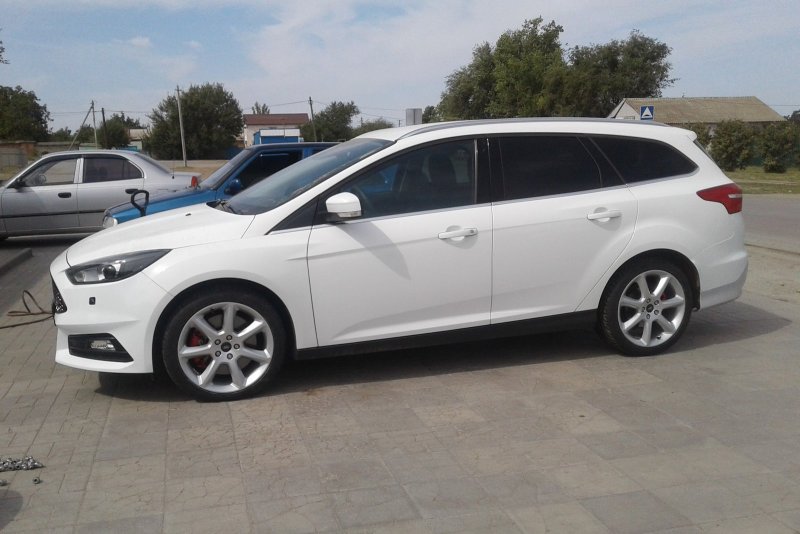 Ford Focus 3 универсал r18