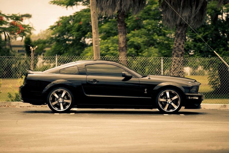 Ford Mustang черный