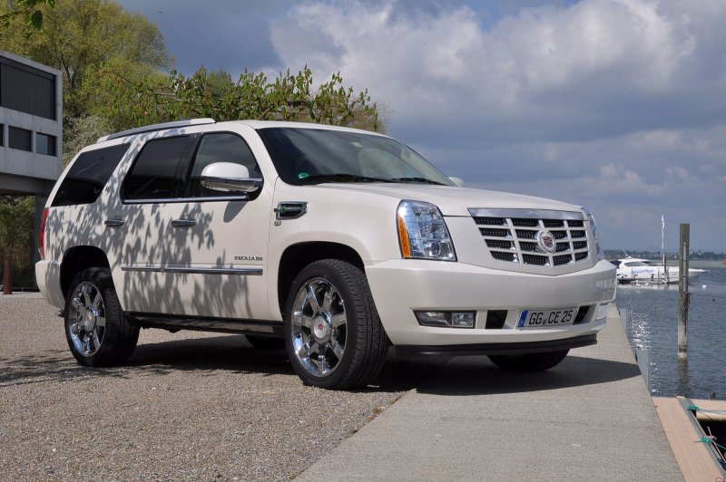 . Cadillac Escalade ESV Platinum (2015)