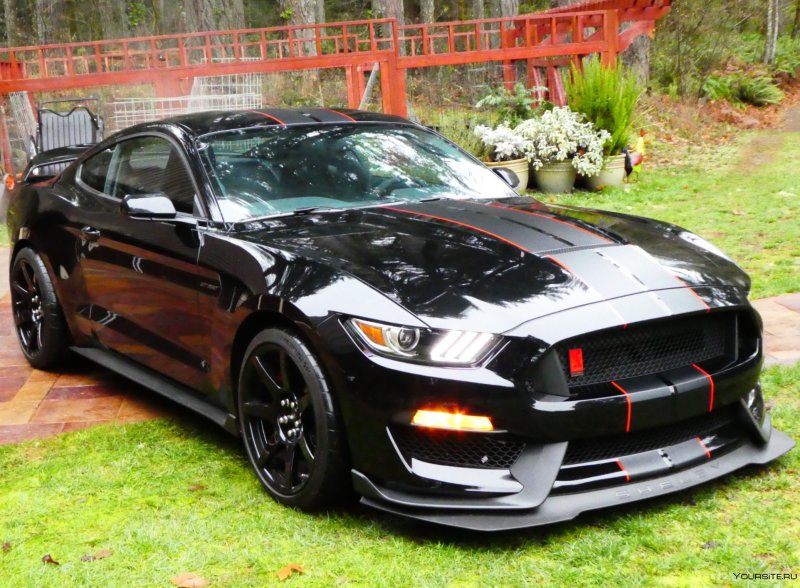 Ford Mustang черный