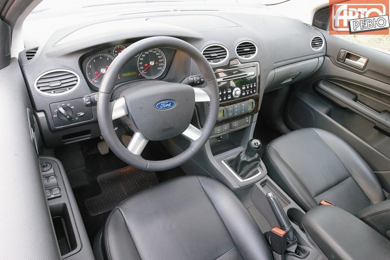 Ford Focus 2005 1.8 комплектация Ghia