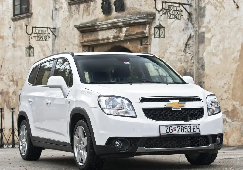 Машина Chevrolet Orlando