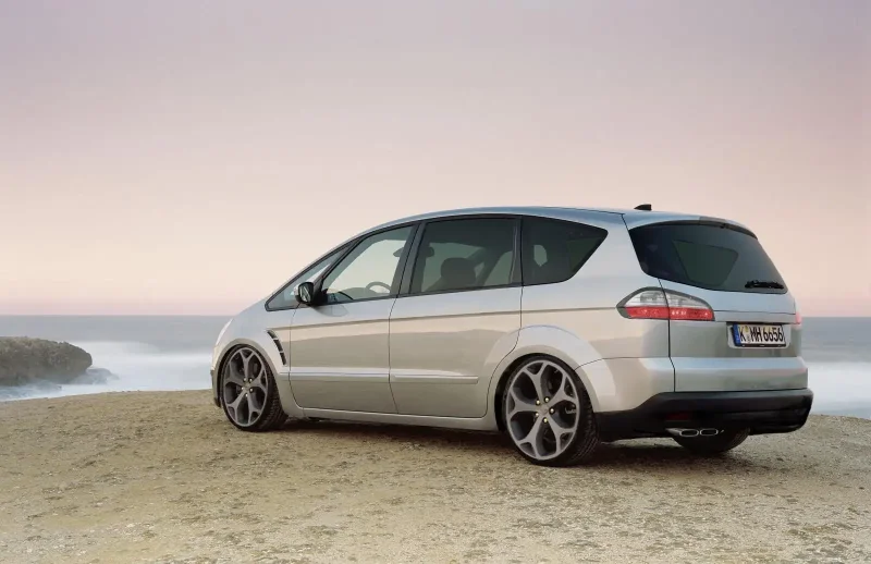 Spoiler Ford s Max 2008