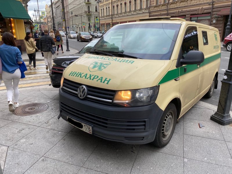 Volkswagen Caddy инкассатор