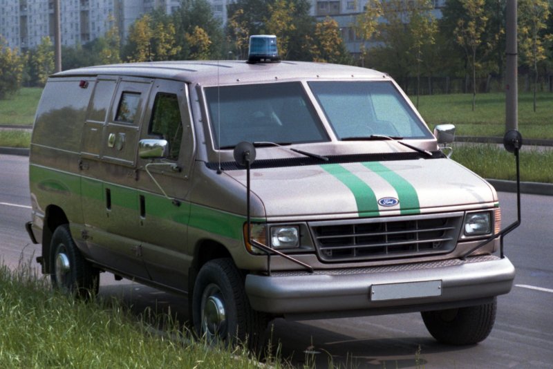 Броневик Ford Econoline
