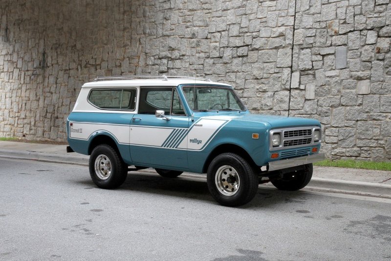 Вольво International Scout.