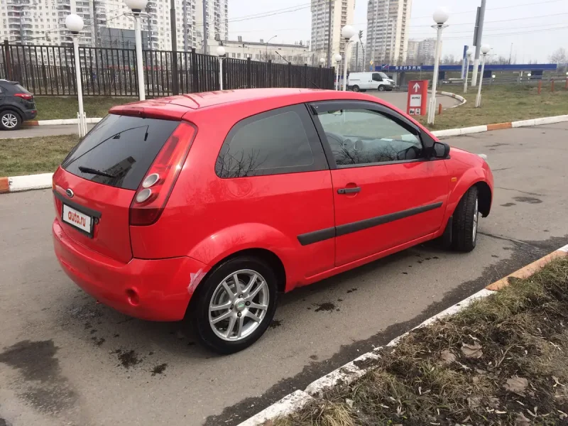 Ford Fiesta mk5 Red