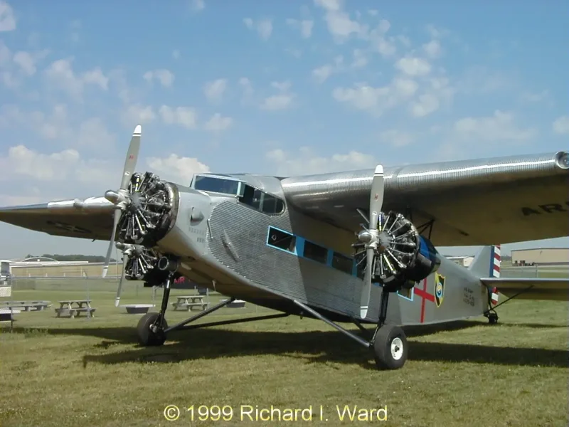 Самолет Stinson SM-6000