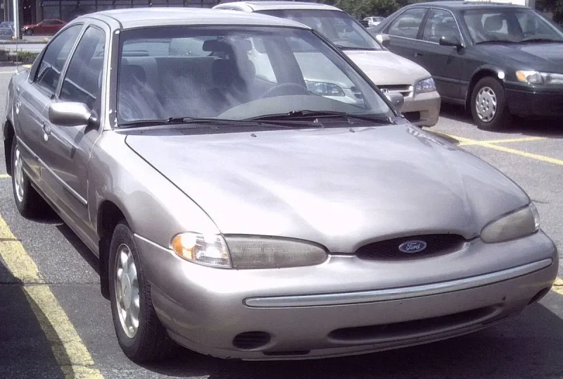 Ford Contour седан
