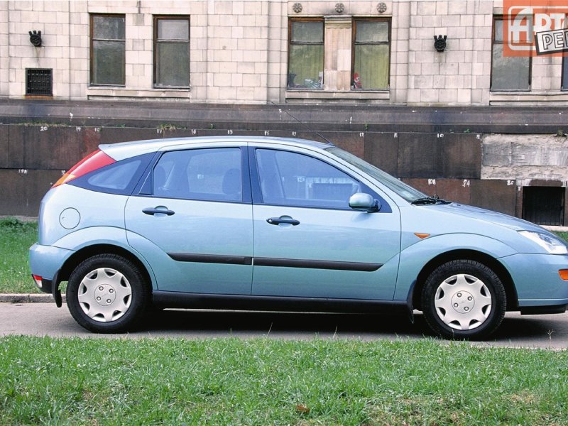 Ford Focus 1998 хэтчбек