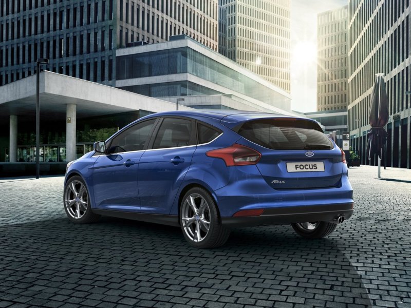 Ford Focus хэтчбек красный