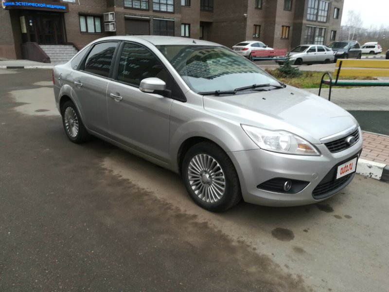 Ford Focus 2 Рестайлинг седан серебристый