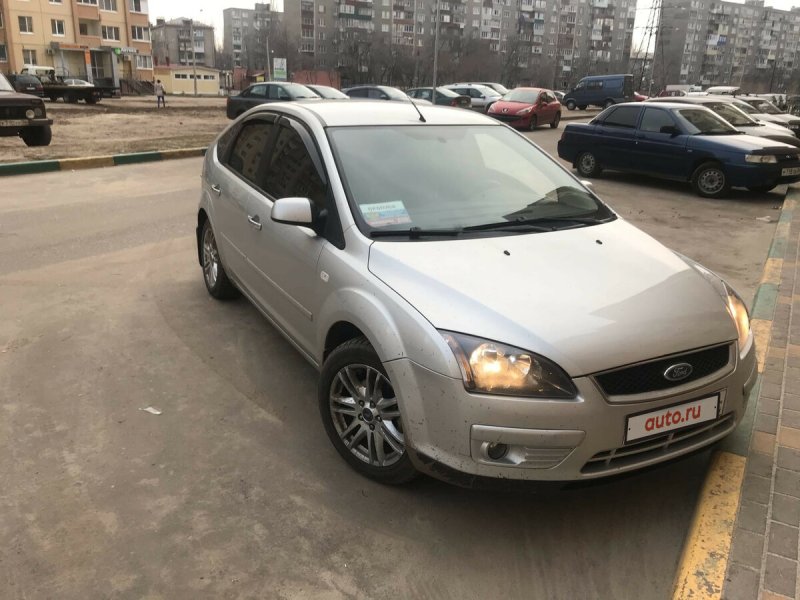 Серебристый Форд фокус 2 морда