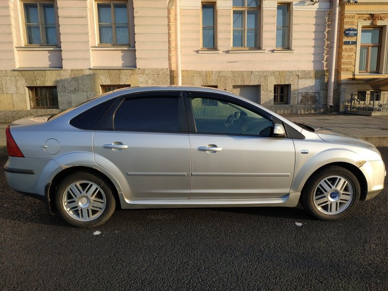Ford Focus 2 седан серебристый