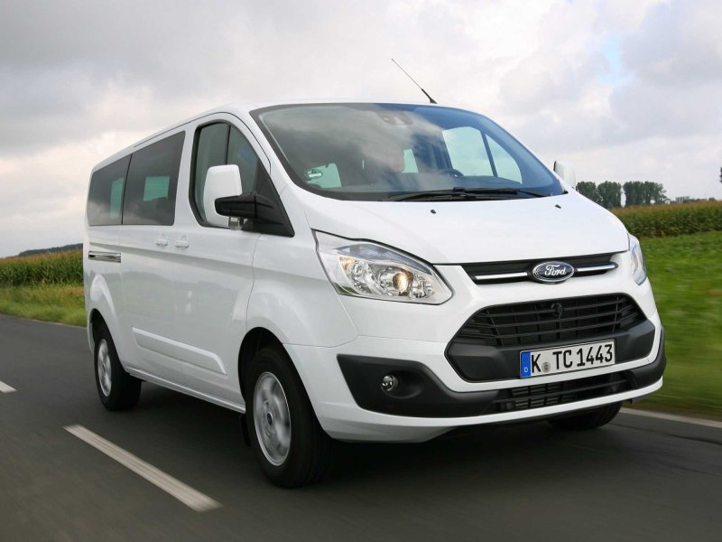 Ford Tourneo Custom 2013