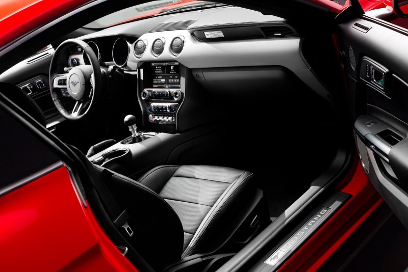 Ford Mustang 2015 салон