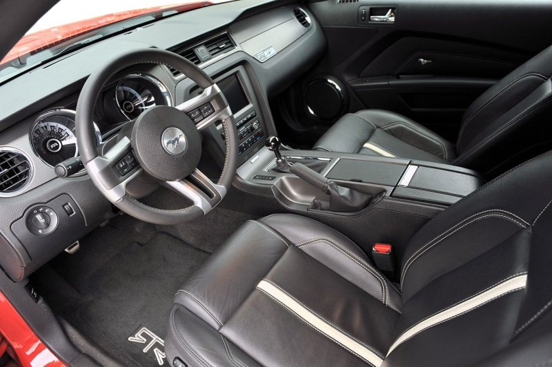 Ford Mustang 2013 салон