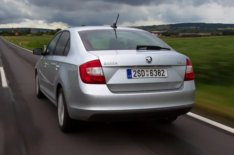 Skoda Rapid 2018 красная
