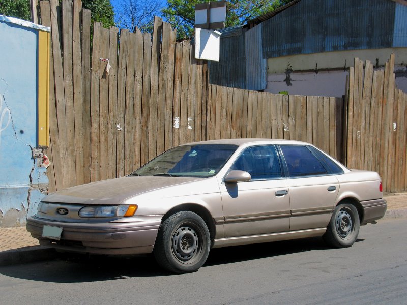 Ford Taurus Sho 1989