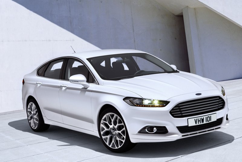 Ford Mondeo 2019 белый