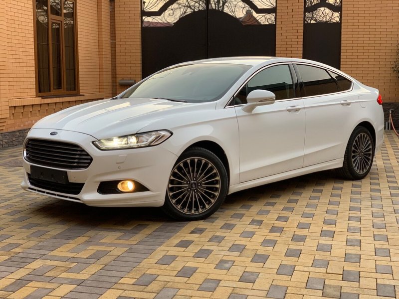 Ford Mondeo Red