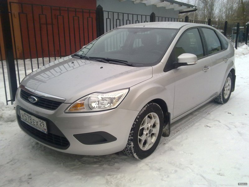 Ford Focus 2 хэтчбек белый