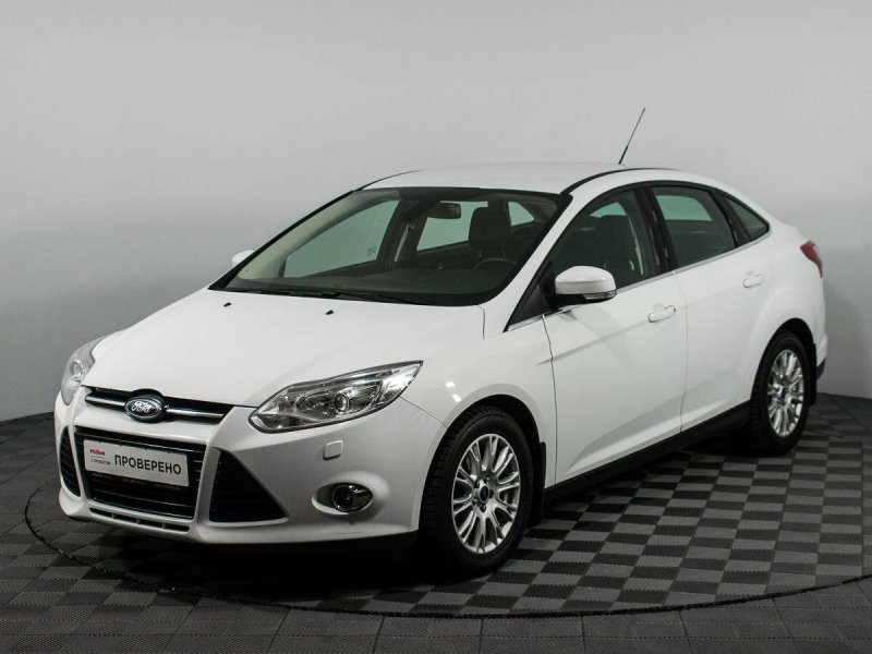 Ford Focus 2013 седан белый