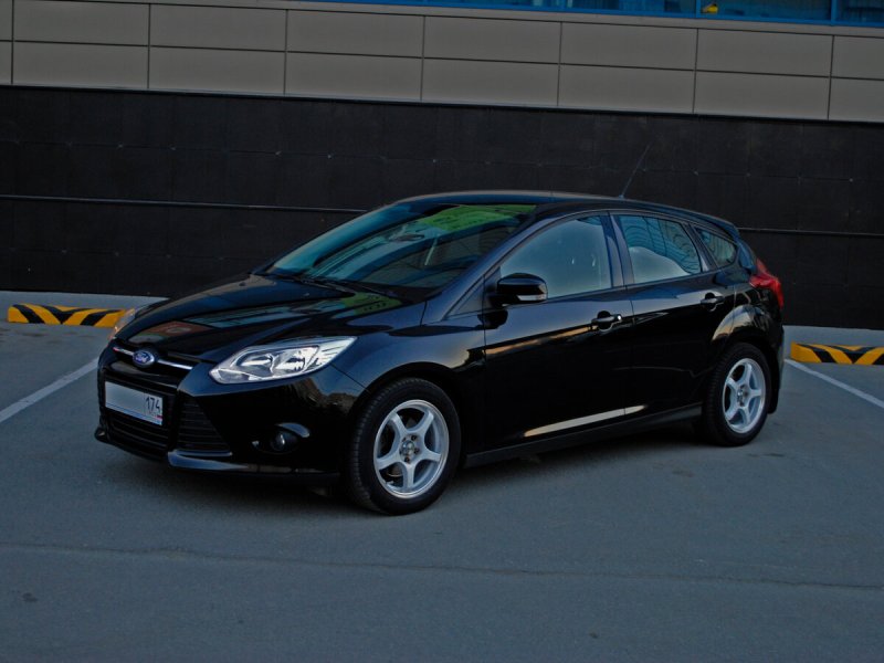 Ford Focus 2013 седан белый