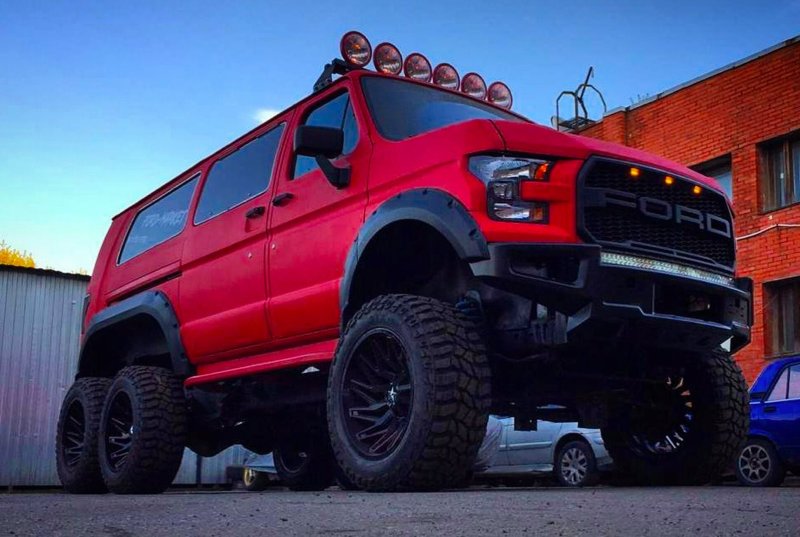 Ford Velociraptor 6x6
